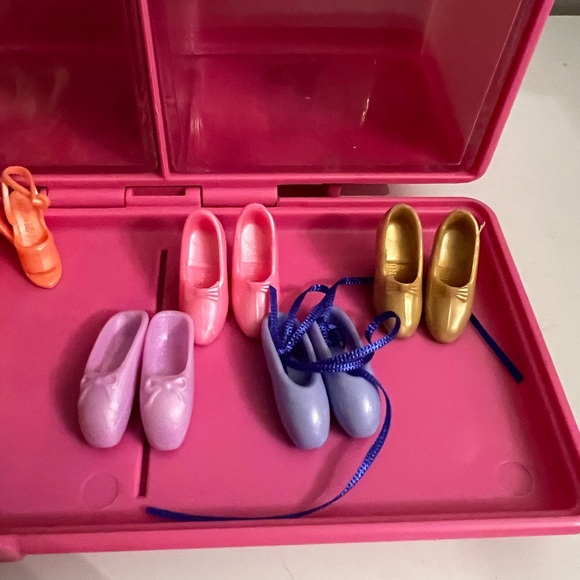 Barbie Accessory case with shoes and hair brush - Picture 3 of 4